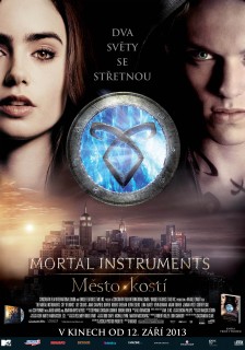 Online film Mortal Instruments: Město z kostí (2013)